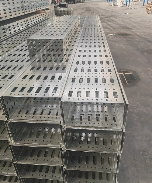 弱电井电缆桥架安装规范有何要求？